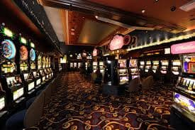 Antarmuka aplikasi mobile acc4d menampilkan menu sportsbook, live dealer, dan slot di layar utama